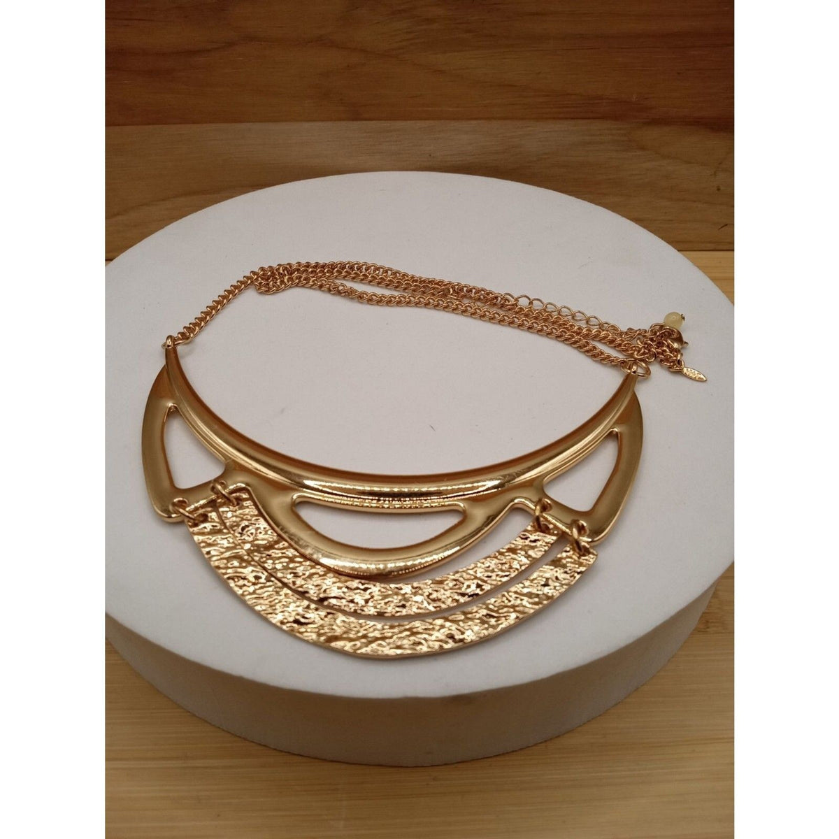 AVON Vintage Hammered Goldtone Semi Circle Linked Necklace