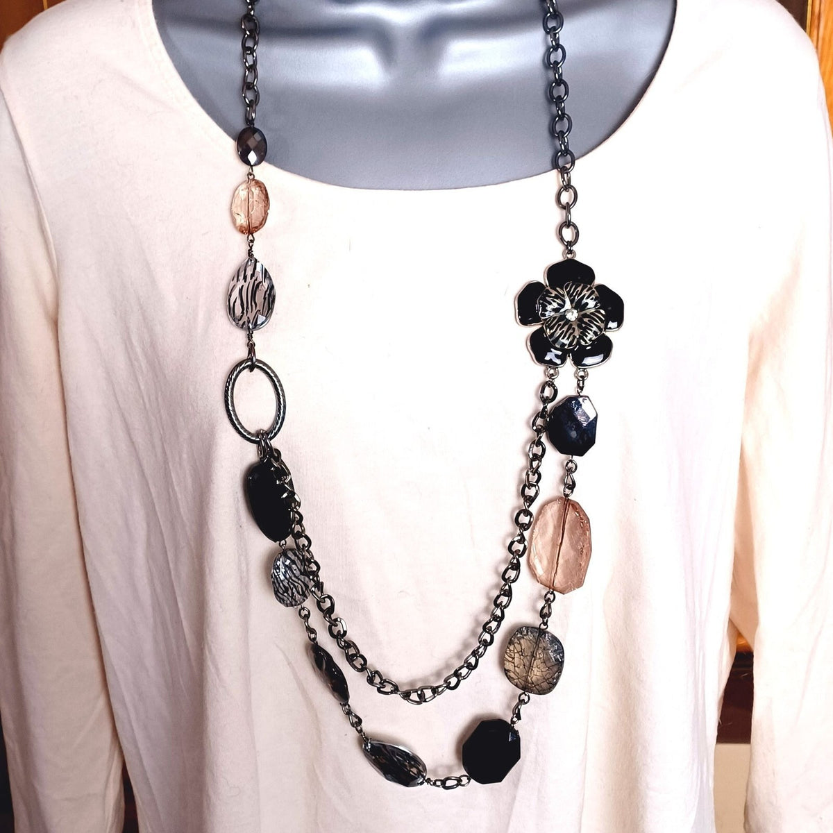 NY Collection Layered Flower Accent Lucite Zebra Stripe Beads Vintage Necklace