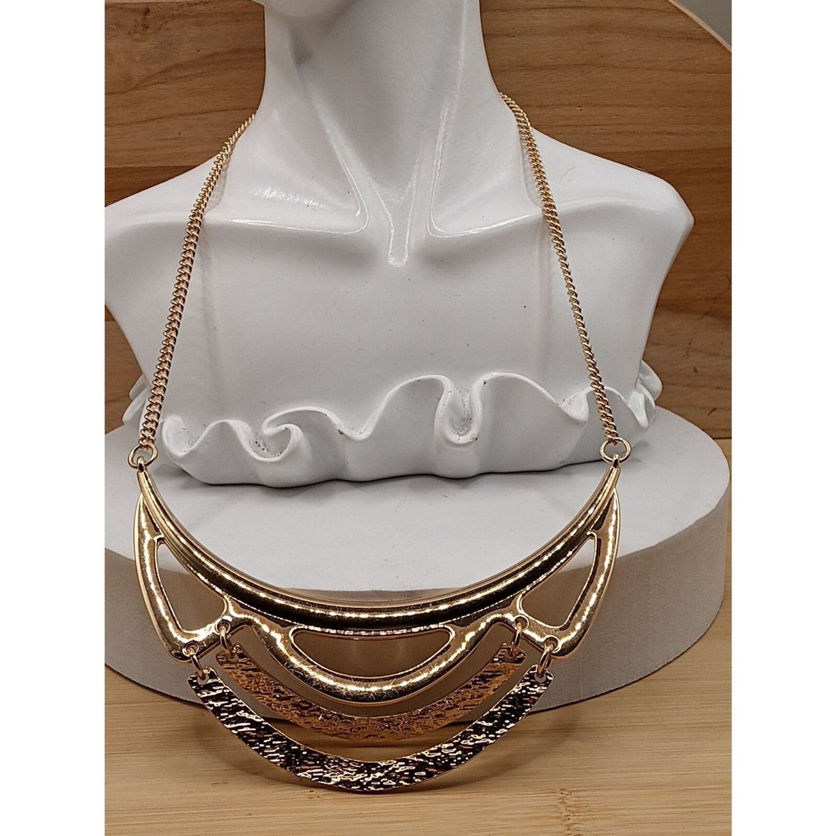 AVON Vintage Hammered Goldtone Semi Circle Linked Necklace