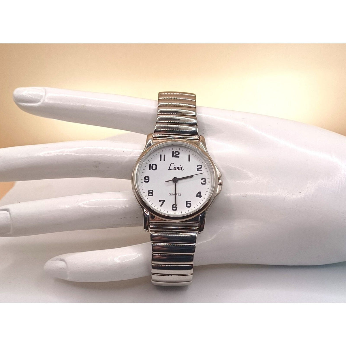 Limit Gents Stainless Expanding Stainless Steel Band and Case Watch NEW BATTERY