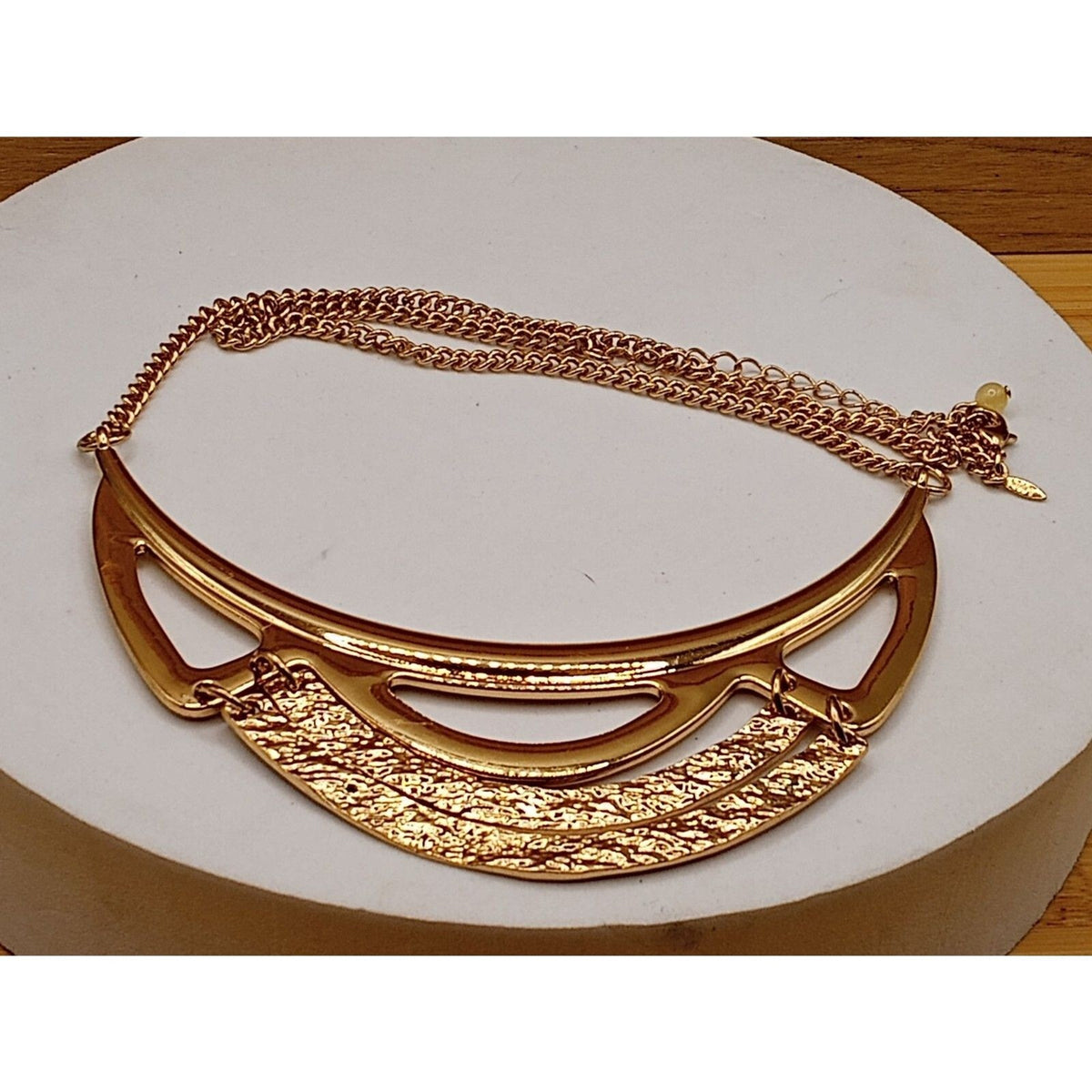 AVON Vintage Hammered Goldtone Semi Circle Linked Necklace