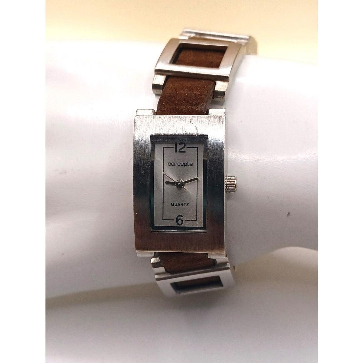 Concepts Women's Fashion Silver Tone and Brown Strap Band Watch NEW BATTERY