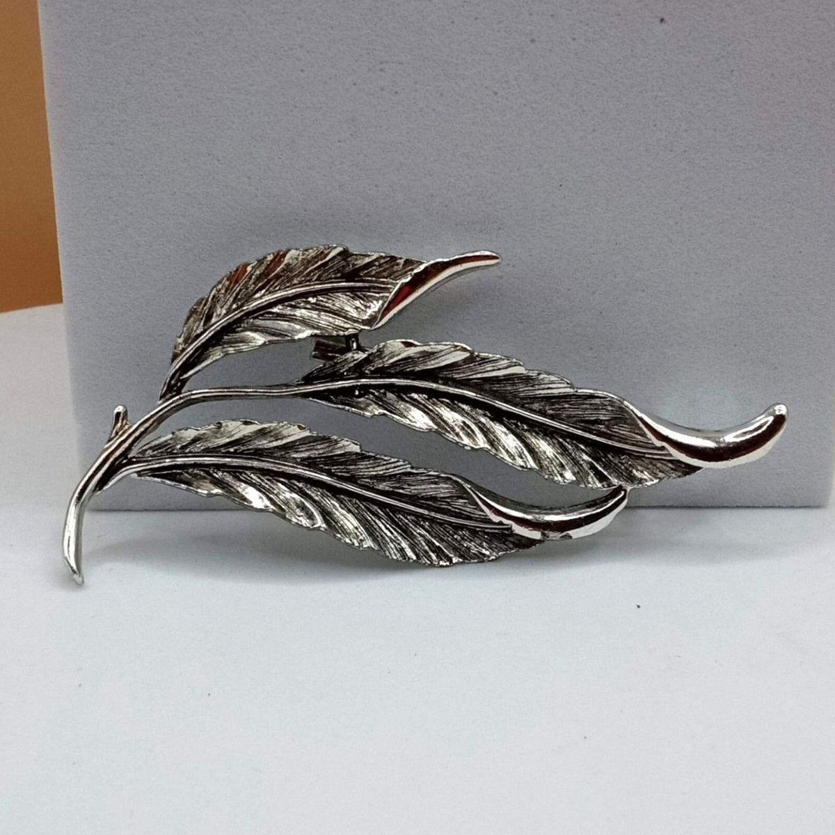 Vintage Nature Pin Brooch Silver Toned Textured Leave Design
