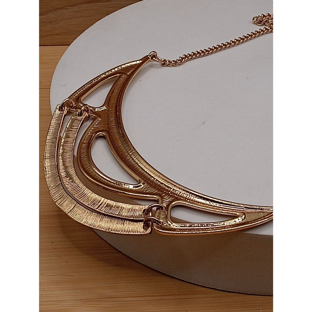 AVON Vintage Hammered Goldtone Semi Circle Linked Necklace