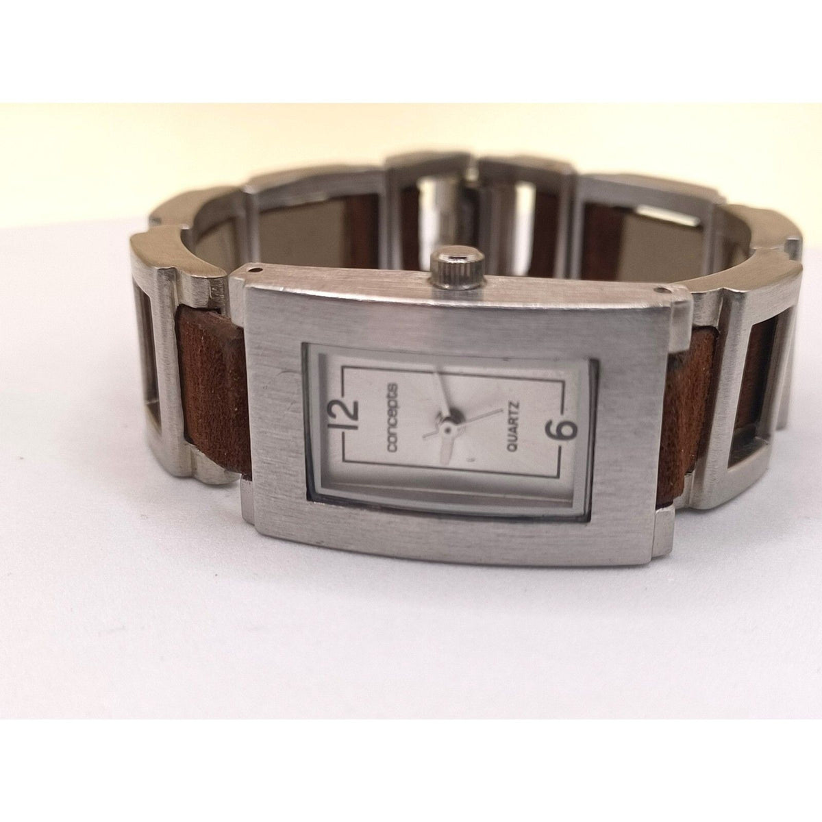 Concepts Women's Fashion Silver Tone and Brown Strap Band Watch NEW BATTERY
