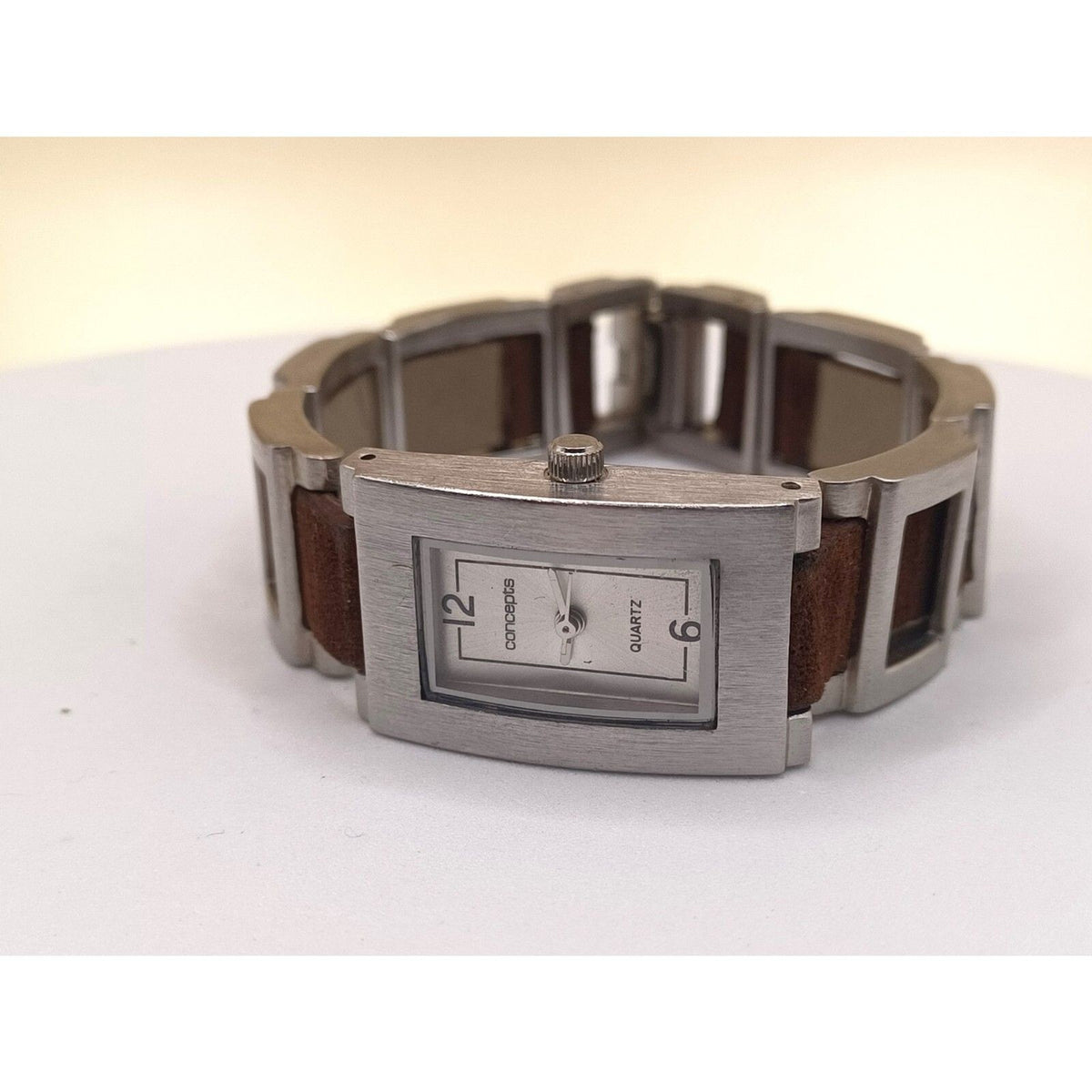 Concepts Women's Fashion Silver Tone and Brown Strap Band Watch NEW BATTERY