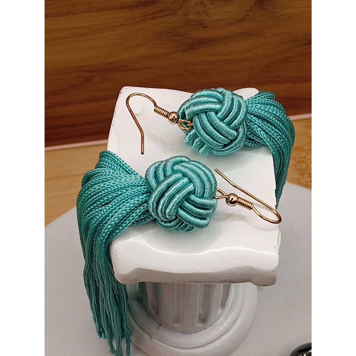 Vintage jewelry Pieces, 2 Stretchy Bracelets Tassel Earrings