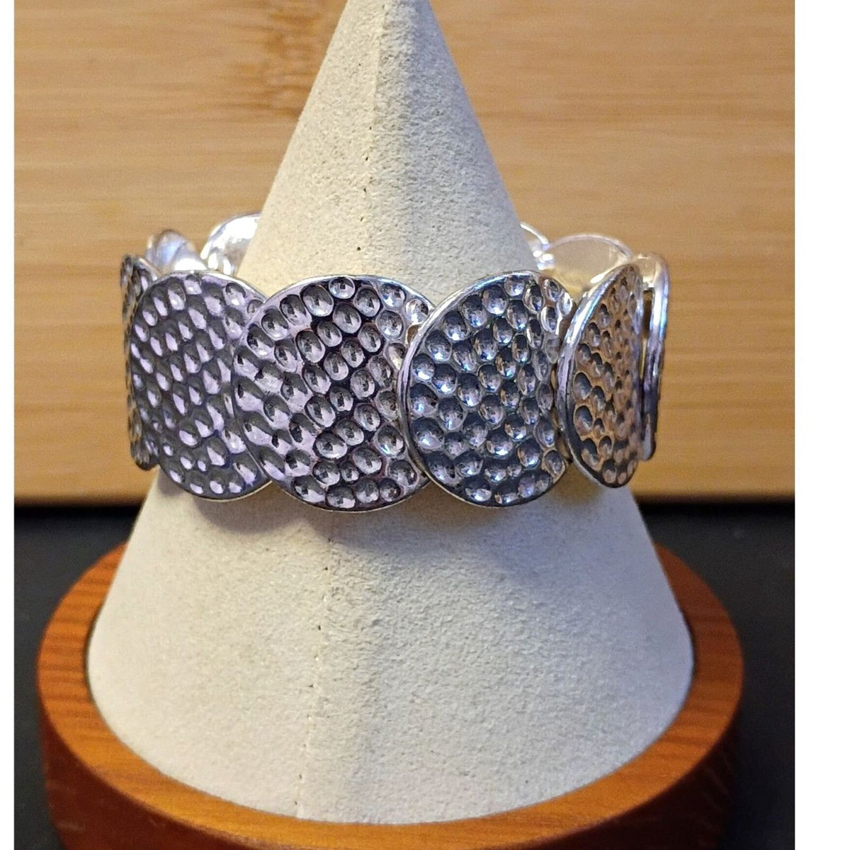Vintage Hammered Silver-Tone Circle Link Textured Disc Stretch Bracelet
