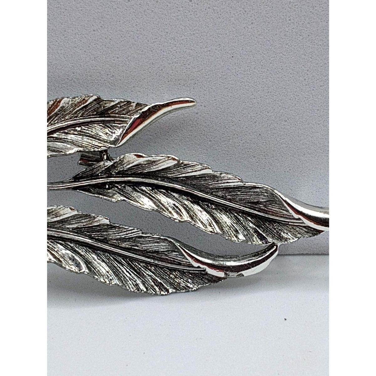 Vintage Nature Pin Brooch Silver Toned Textured Leave Design